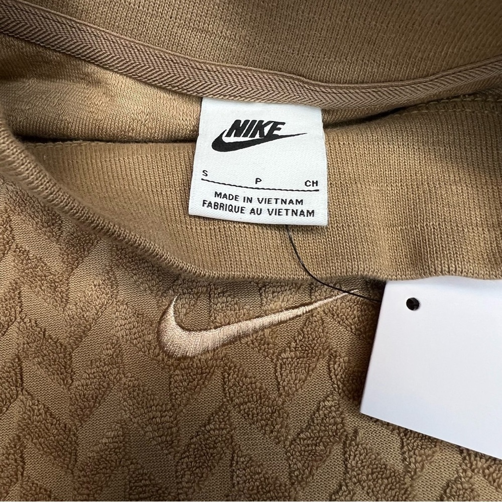 NWT Nike Sportswear Everyday Modern Allover Boxy Top Camel Size Small Cheveron - Picture 4 of 8